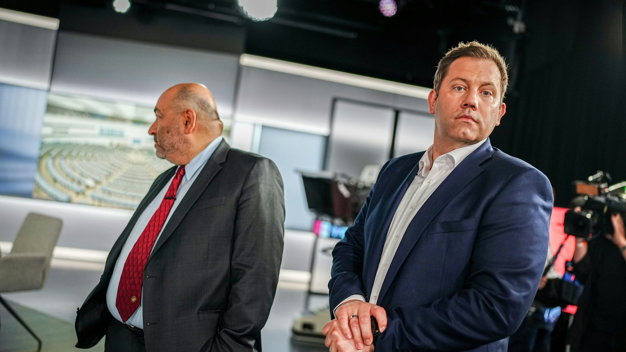 09.06.2024, Berlin: Omid Nouripour (l), Bundesvorsitzender von Bündnis 90/Die Grünen, und Lars Klingbeil, SPD-Bundesvorsitzender, nehmen an der Elefantenrunde der Parteivorsitzenden im Studio von RTL/NTV nach der Europawahl teil. Foto: Kay Nietfeld/dpa +++ dpa-Bildfunk +++