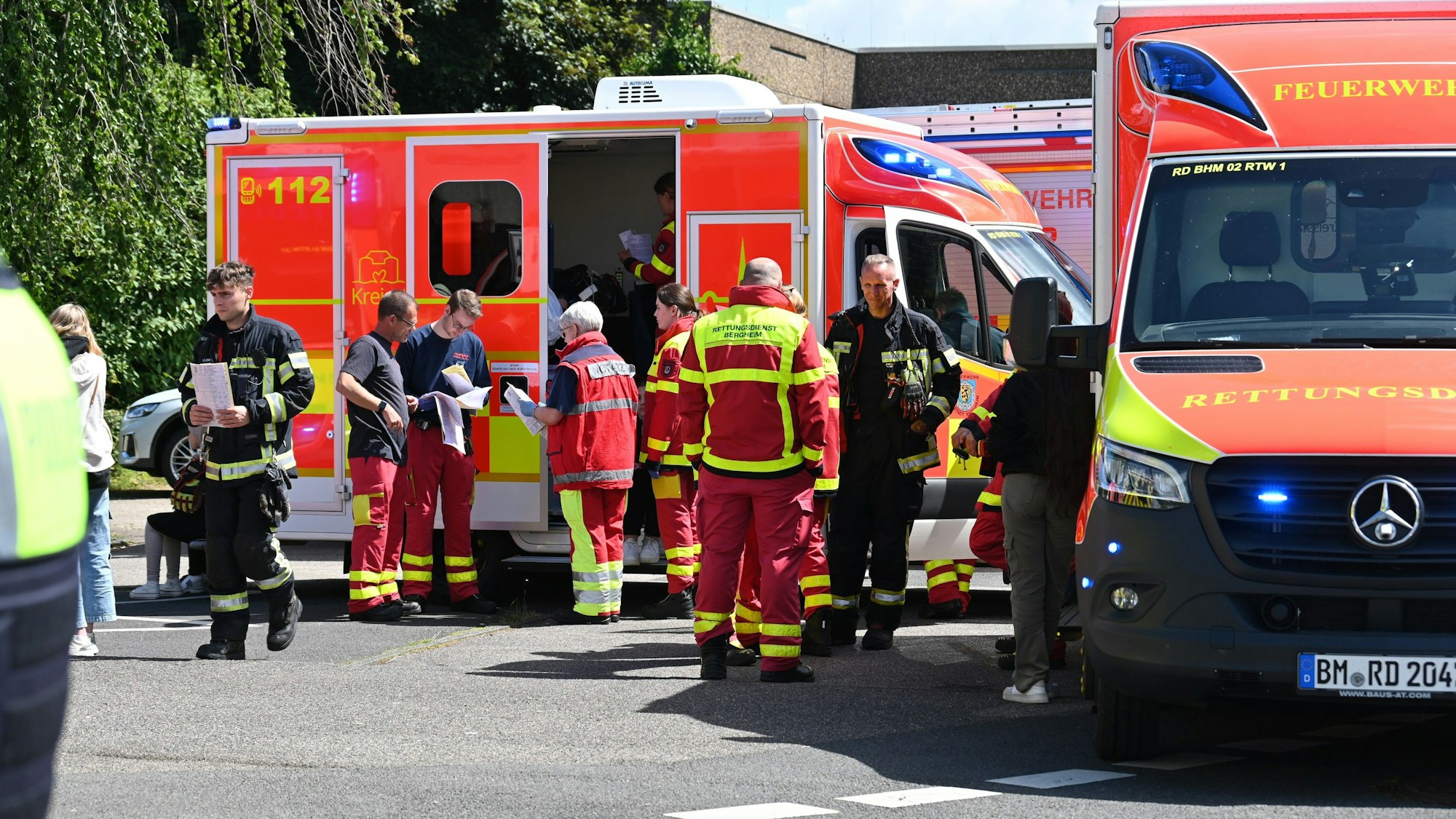 Die Schule war geräumt und von der Feuerwehr und Polizei kontrolliert worden.
