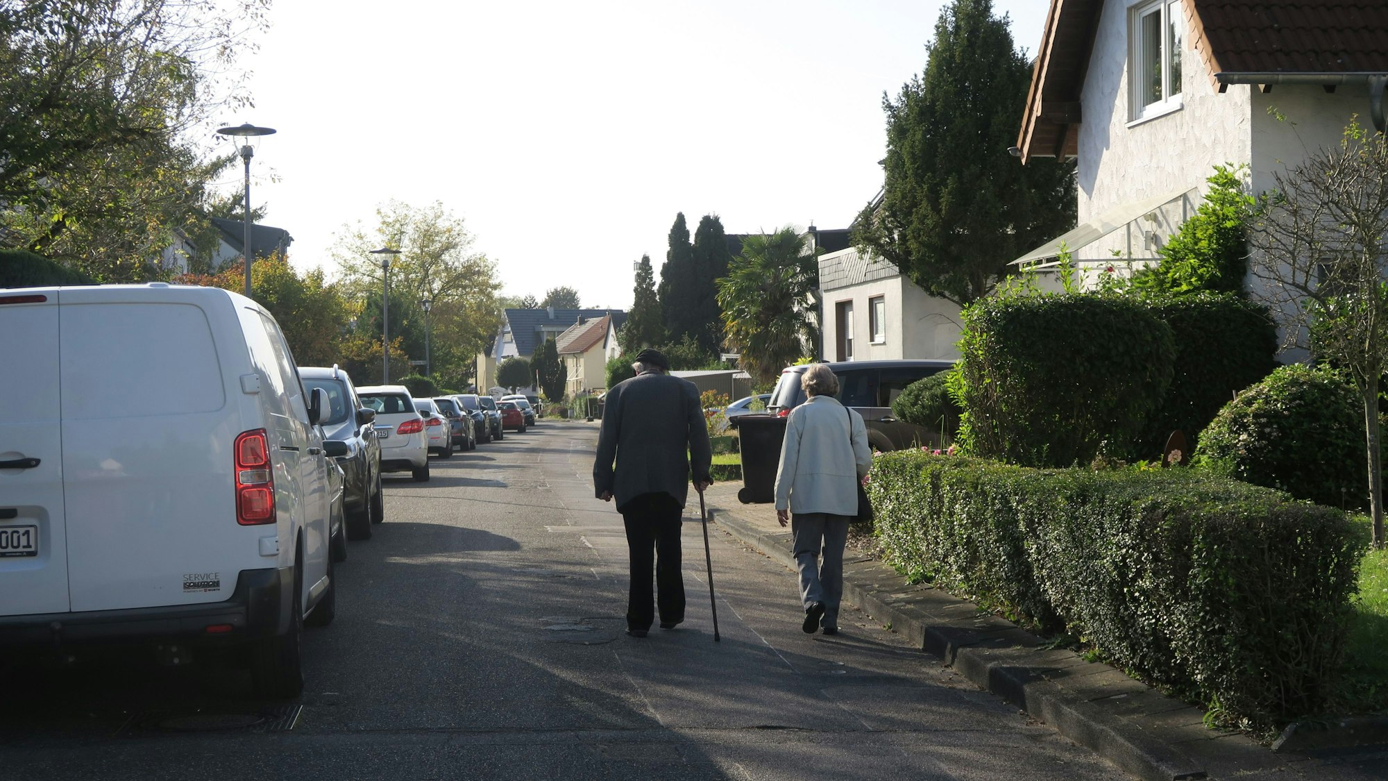 Anwohner der Wiehler Straße meinen, ihre Straße wäre durch den Schleichverkehr mittlerweile eine Gefahrenstelle.