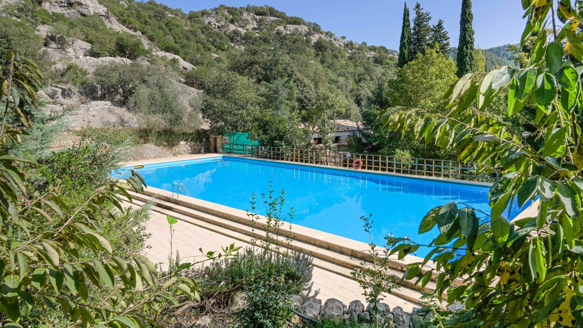 Swimmingpool am Kloster Lluc auf Mallorca: In einigen Gemeinden wurde der Wasserverbrauch eingeschränkt.