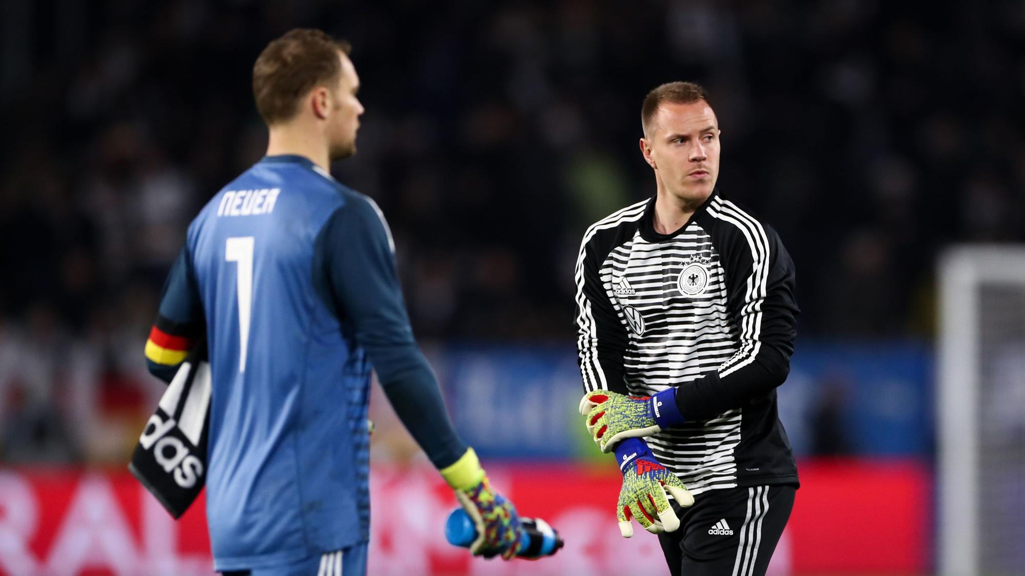 Manuel Neuer (links) oder Marc-André ter Stegen? Trainer Fatih Özyurt vom FC Hennef 05 hat auf die Frage nach der deutschen Nummer eins eine klare Antwort.