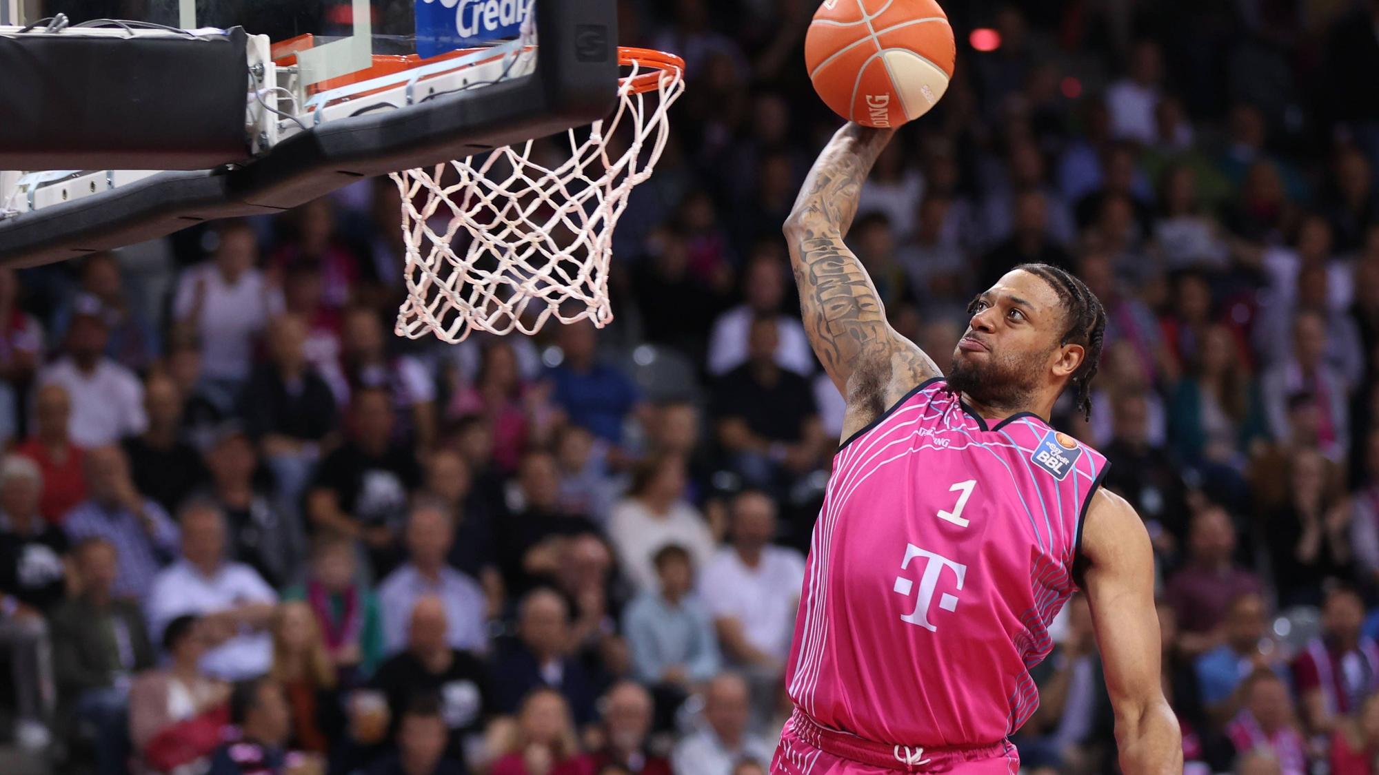 Savion Flagg war zweitbester Rebounder der Baskets. Mit der Verpflichtung von Rivaldo Soares ist klar, dass er nicht zurückkommt.
