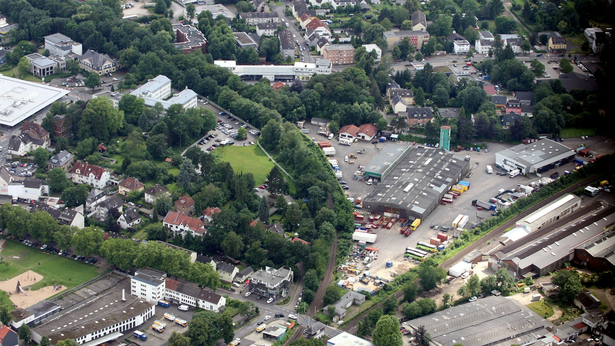 Das Foto zeigt das Gladbacher Gleisdreieck von oben