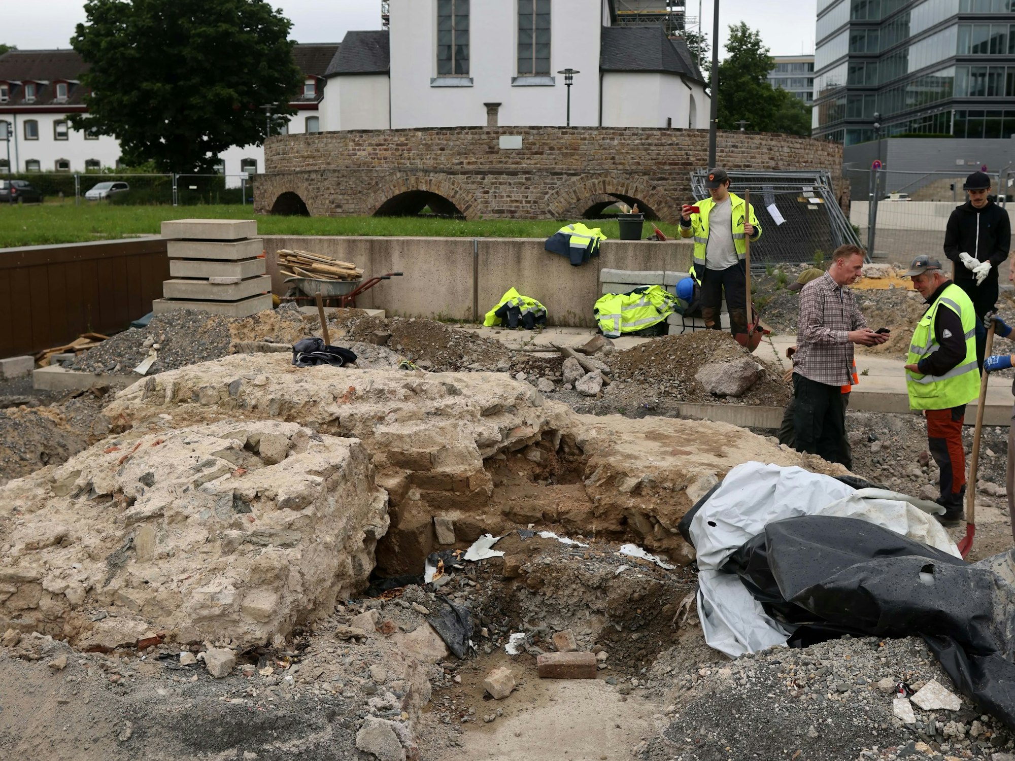 Die Überreste des Römerkastells vor der Aufstellung der Einhausung.