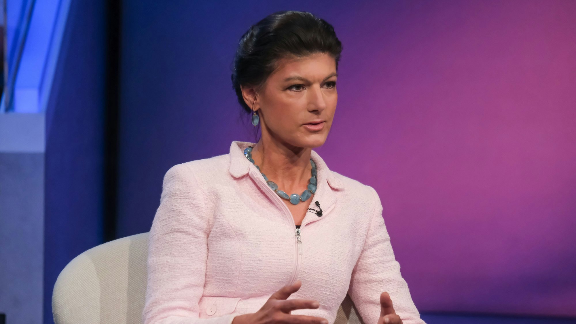 Sahra Wagenknecht war am Mittwochabend in der ARD-Talkshow „Maischberger“ zu Gast. Nach dem Auftritt wurde Kritik an der BSW-Politikerin – und Moderatorin Sandra Maischberger laut.