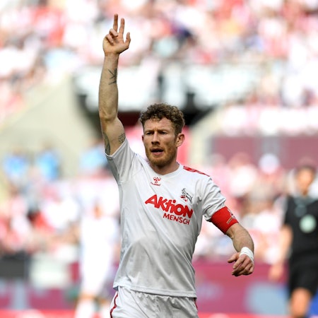 Florian Kainz vom 1. FC Köln gestikuliert im Spiel gegen Union Berlin.