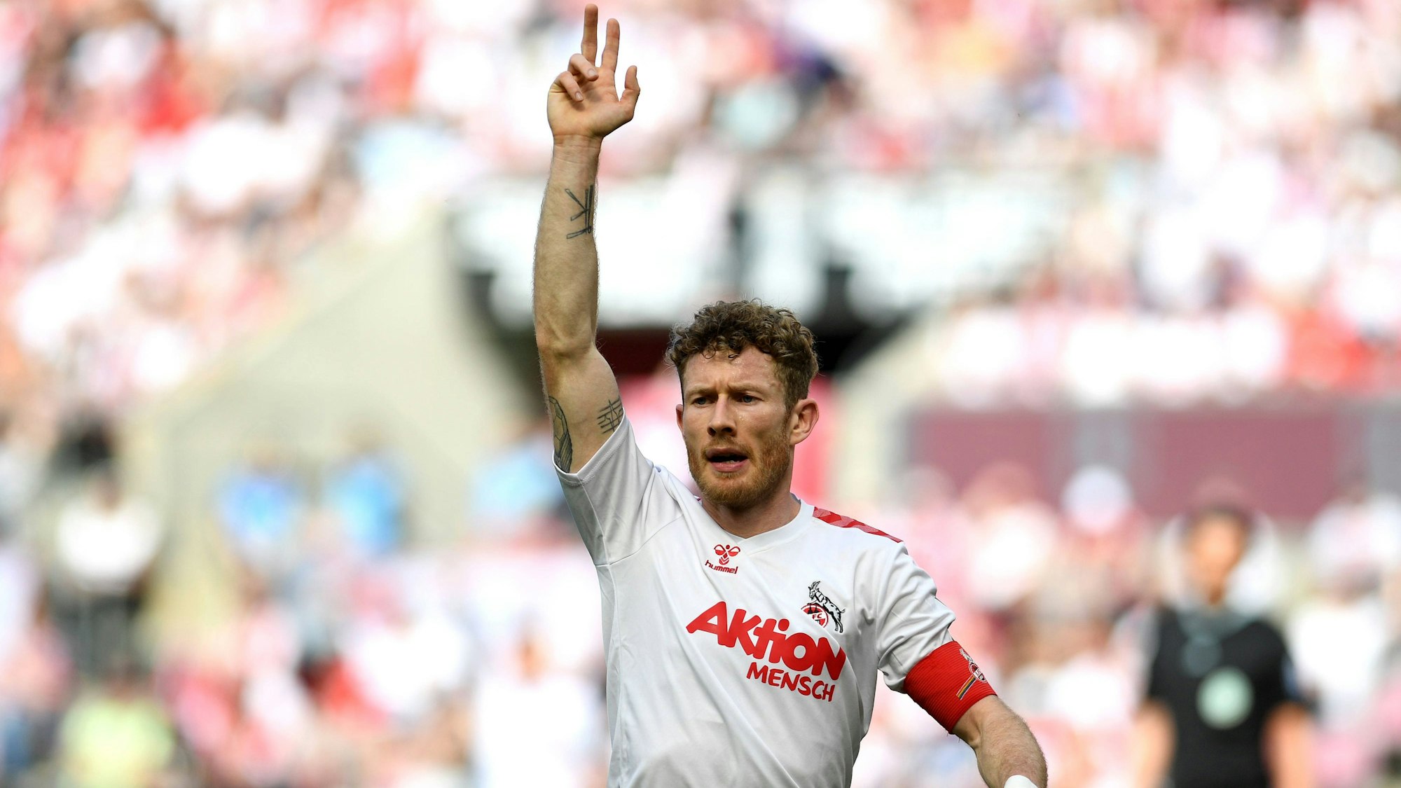 Florian Kainz vom 1. FC Köln gestikuliert im Spiel gegen Union Berlin.