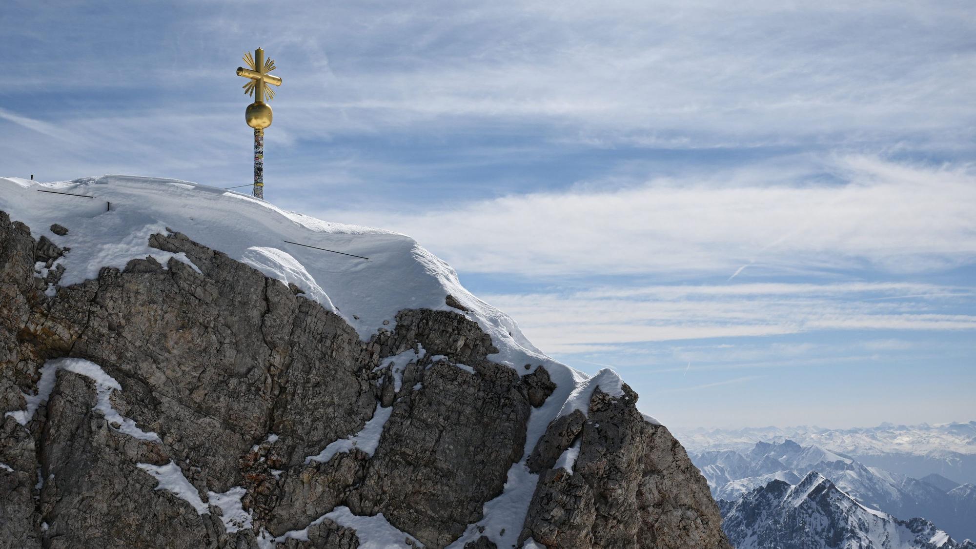 Das Gipfelkreuz der Zugspitze.