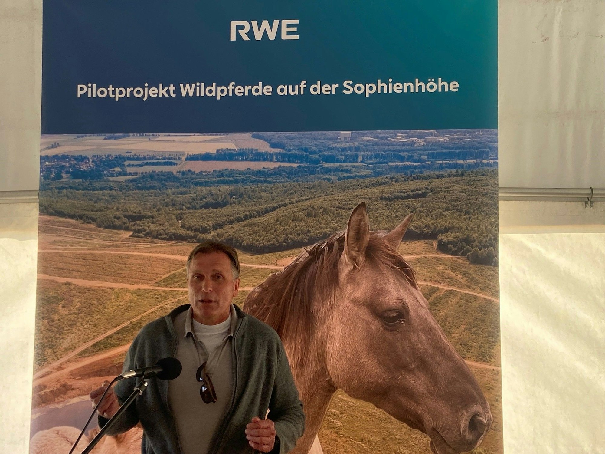 Auf dem Bild ist der Projektleiter zu sehen.