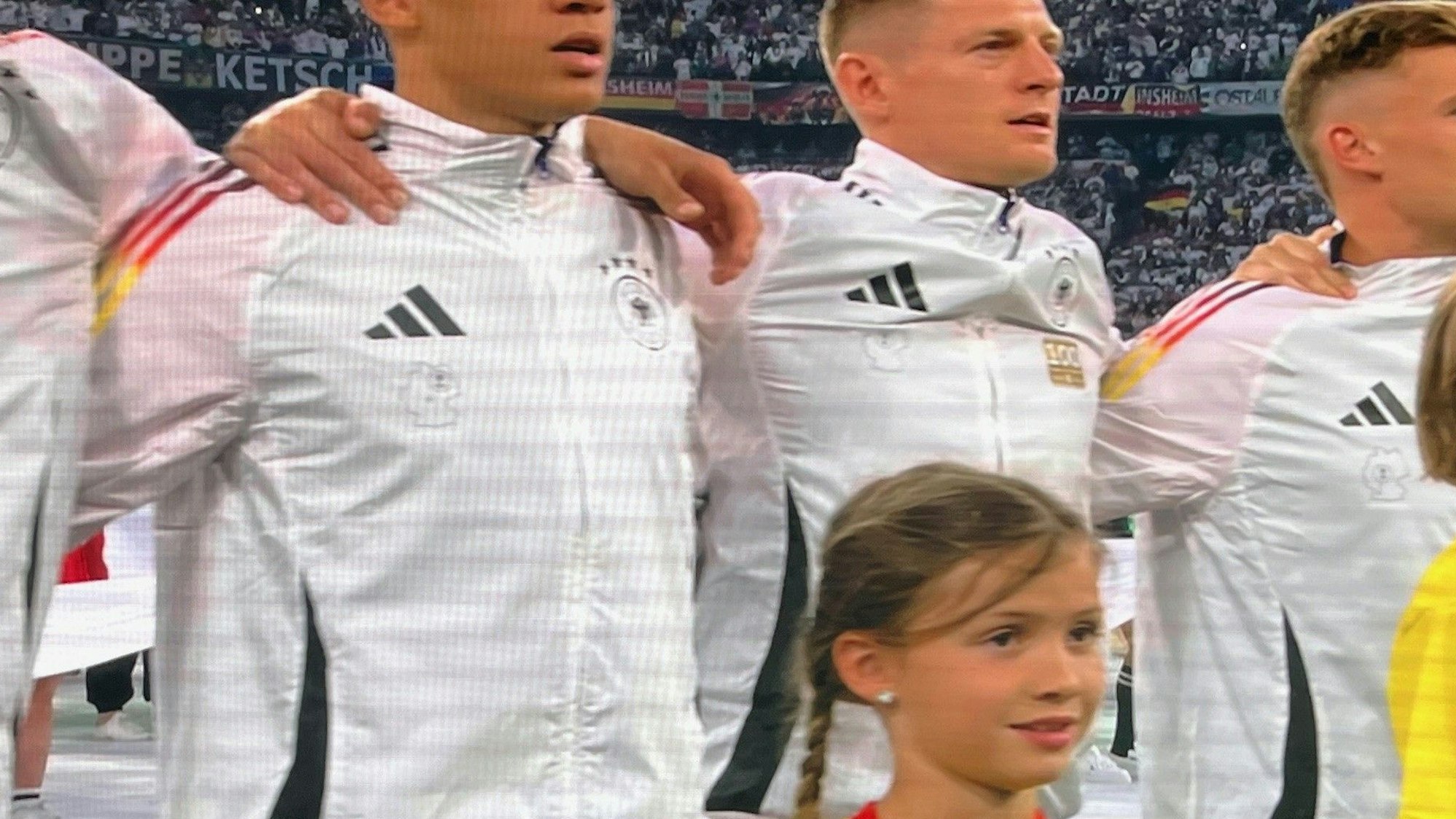 Public Viewing beim Eröffnungsspiel in Hennef-Söven