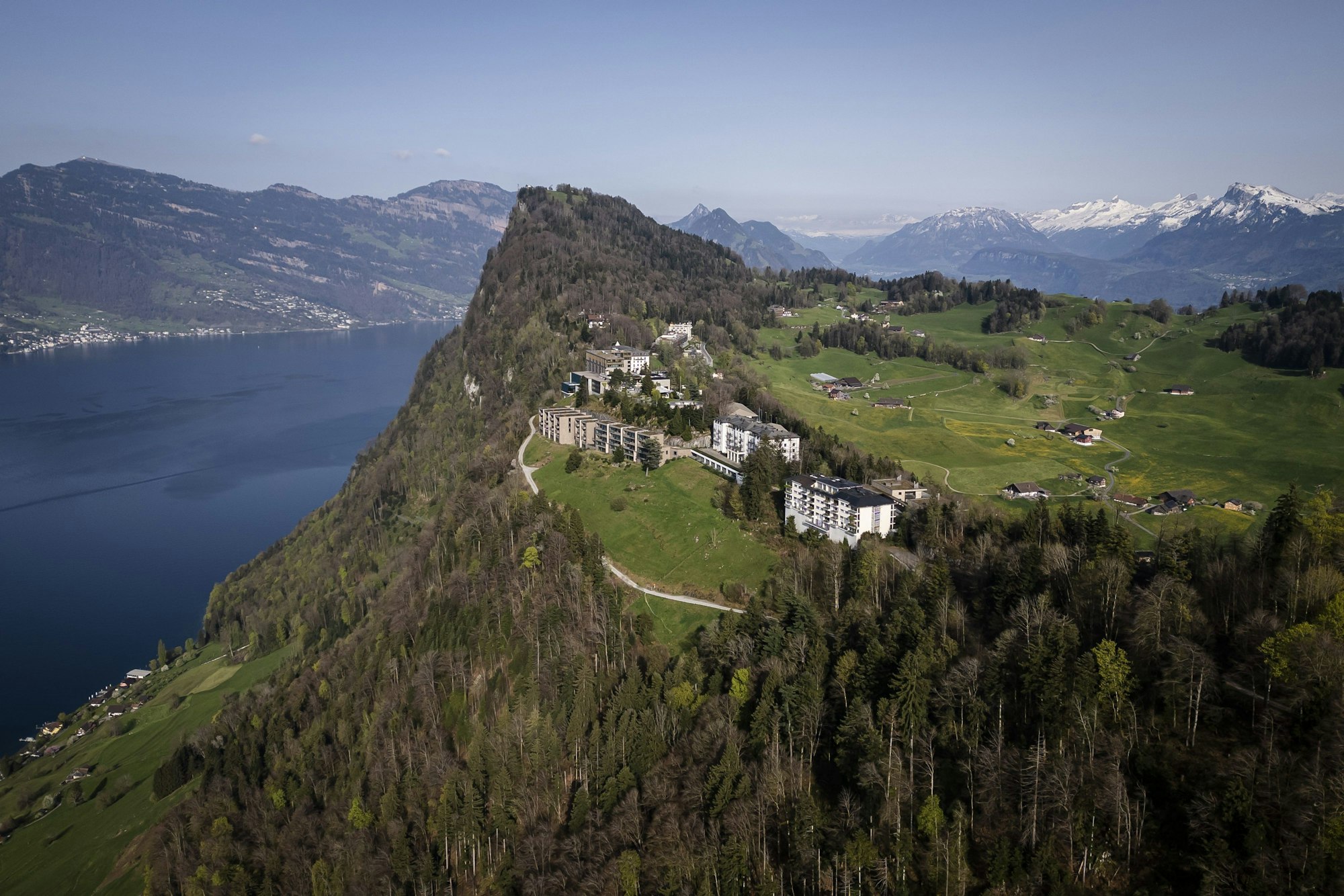 Das Bürgenstock Resort ist auf dem Berg Bürgenstock oberhalb des Vierwaldstättersees zu sehen.