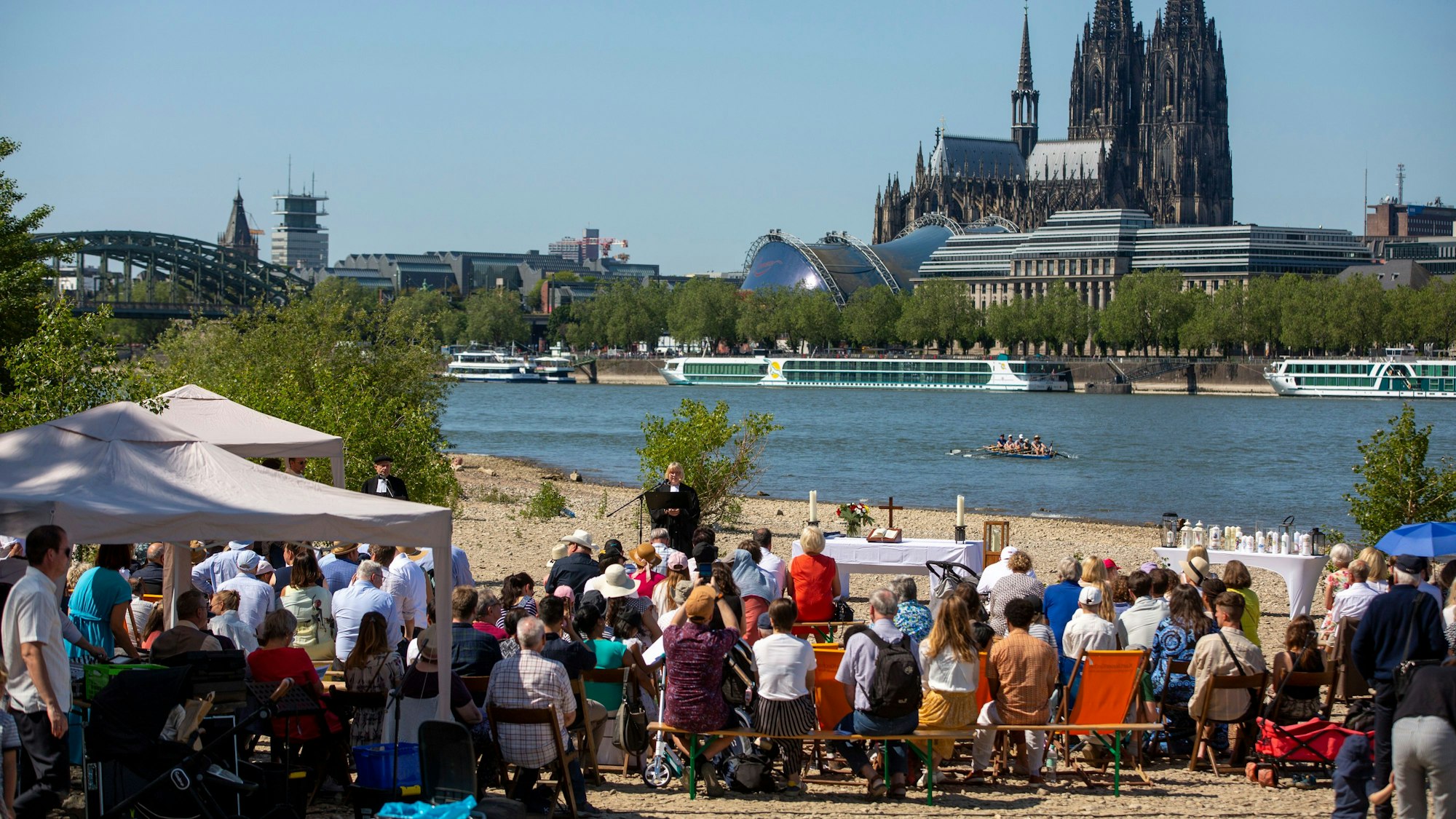 Auch in Köln ein Event: Die Rhein-Taufe der Gemeinde Kartäuserkirche im Rheinpark