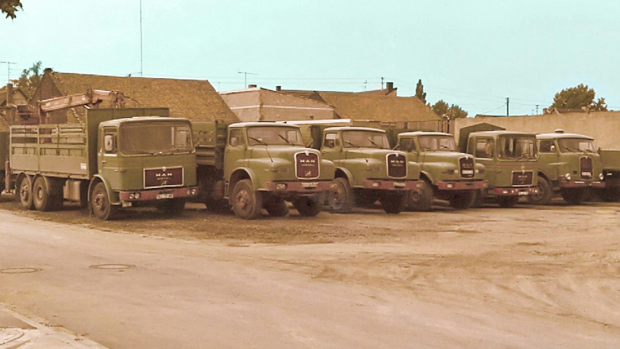 Der Fuhrpark der 70er Jahre bei Hündgen in Ollheim.