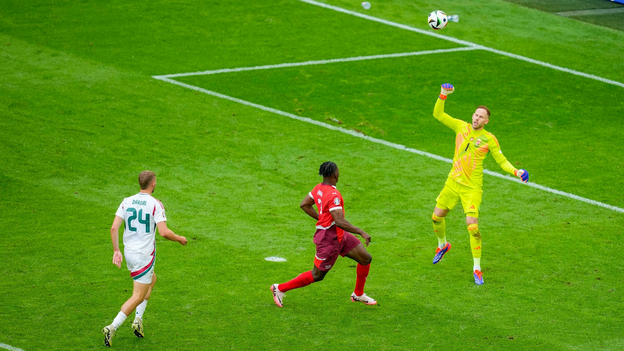 Joker Breel Embolo erzielt das 3:1 für die Schweiz.