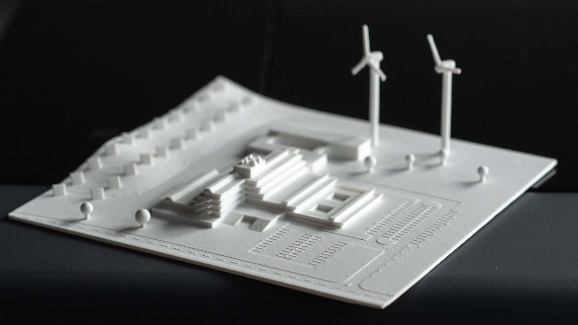 Auf der Miniatur-Darstellung des Kreishauses aus dem 3D-Drucker werden auch die Windräder in der Umgebung gezeigt.