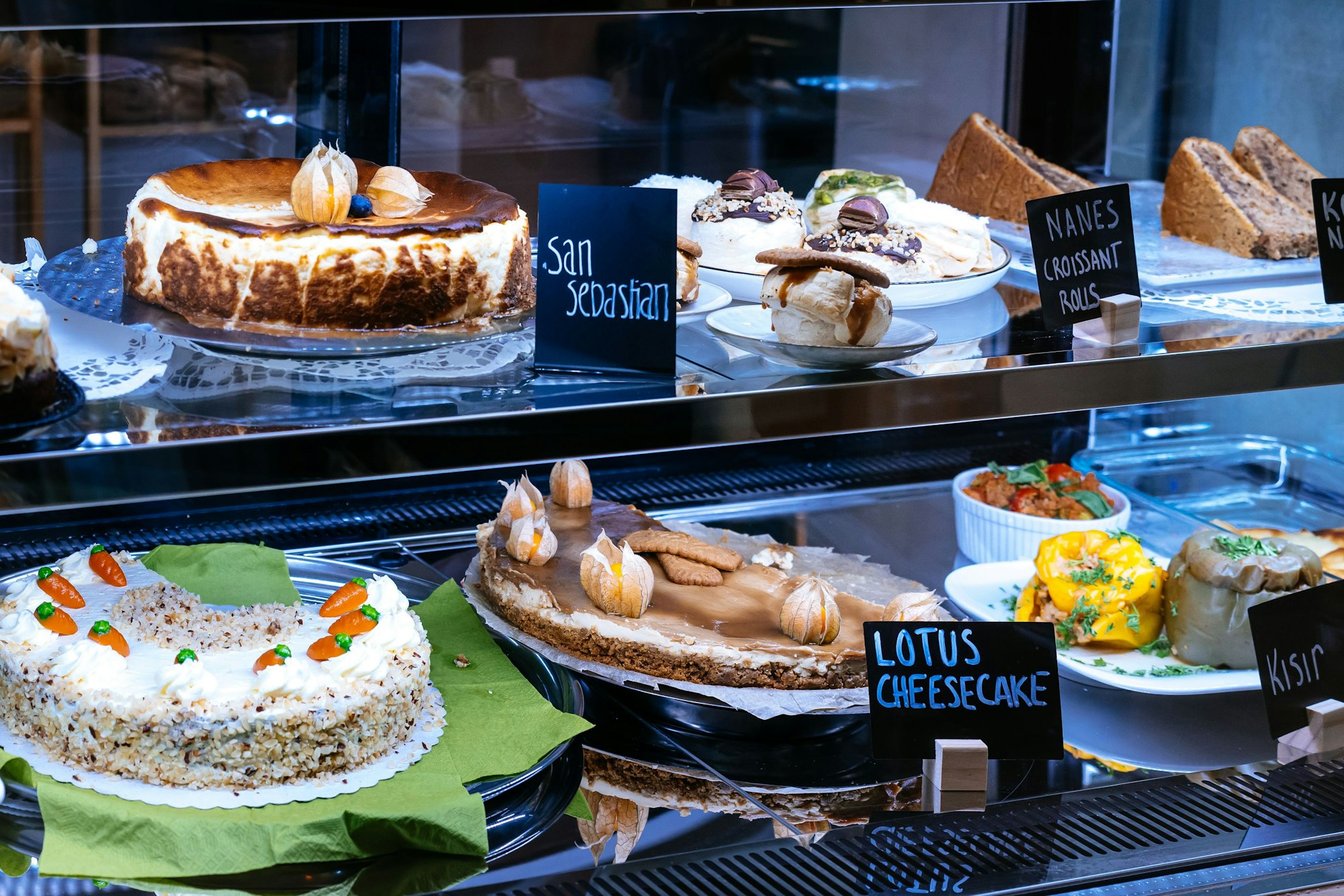 Die gut bestückte Auslage im Nane.