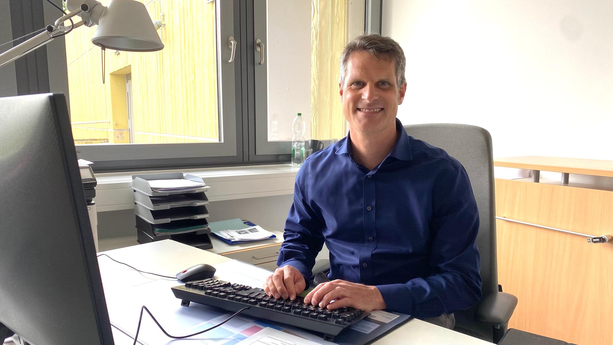 Schulleiter Sebastian Muders blickt auf das erste Schuljahr am neuen Gymnasium zurück.
