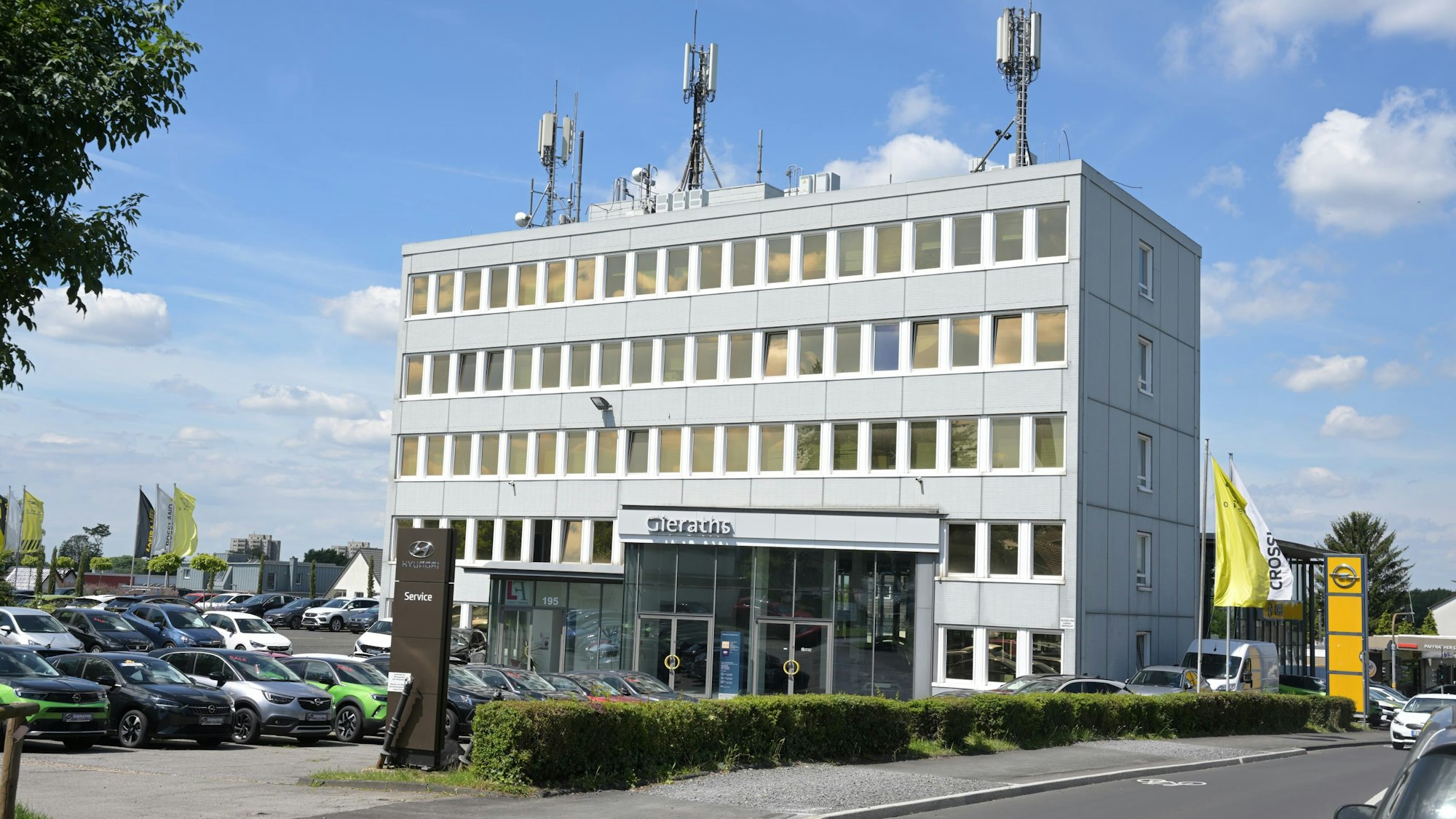 Das Foto zeigt das ehemalige Kreiswehrersatzamt an der Paffrather Straße in Bergisch Gladbach
