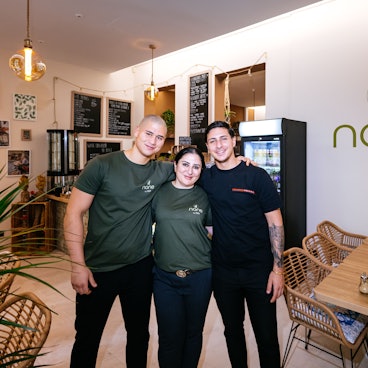 Berkan (links), Hava und Batuhan Kolkilic im neuen Nane.