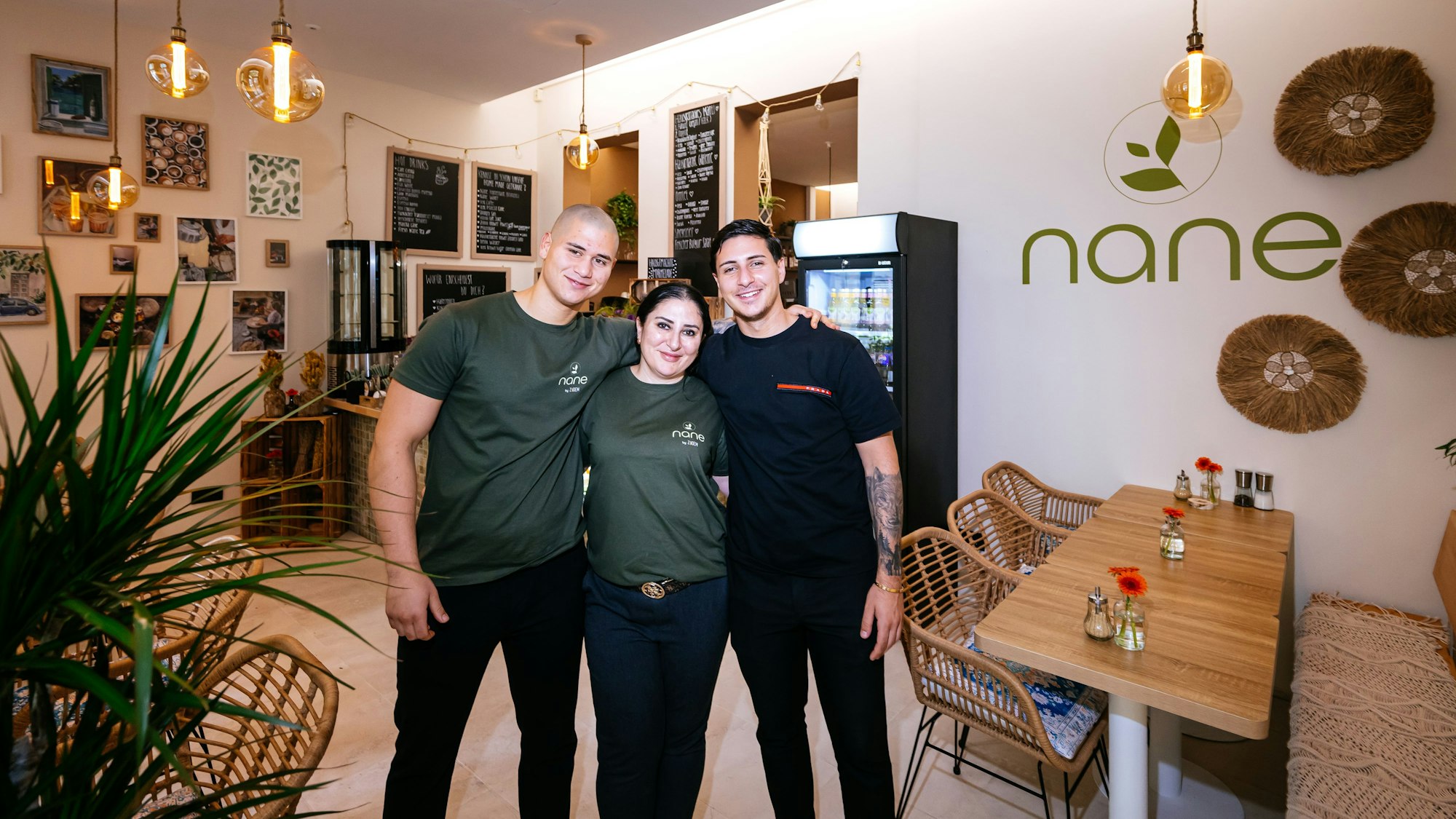 Berkan (links), Hava und Batuhan Kolkilic im neuen Nane.