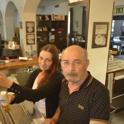 Marcella und Franco Rizzuti zapfen am Dienstag, 18. Juni, ihr letztes Kölsch.