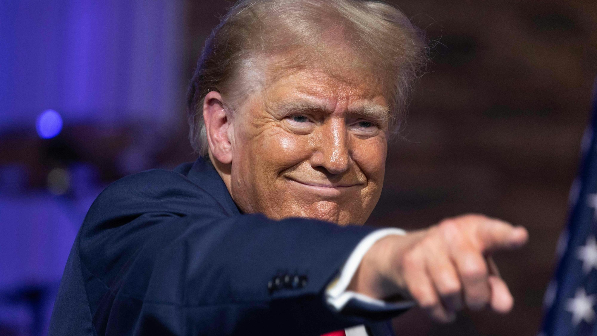 Donald Trump bei seinem Besuch in Detroit. Gleich mehrere Aussagen des ehemaligen US-Präsidenten sorgen für Häme und Empörung.