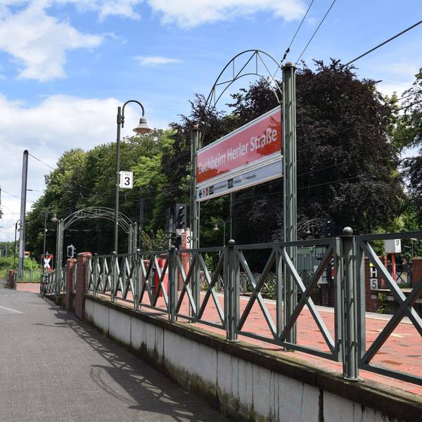 Zu sehen ist die KVB-Haltestelle Buchheim Herler Straße