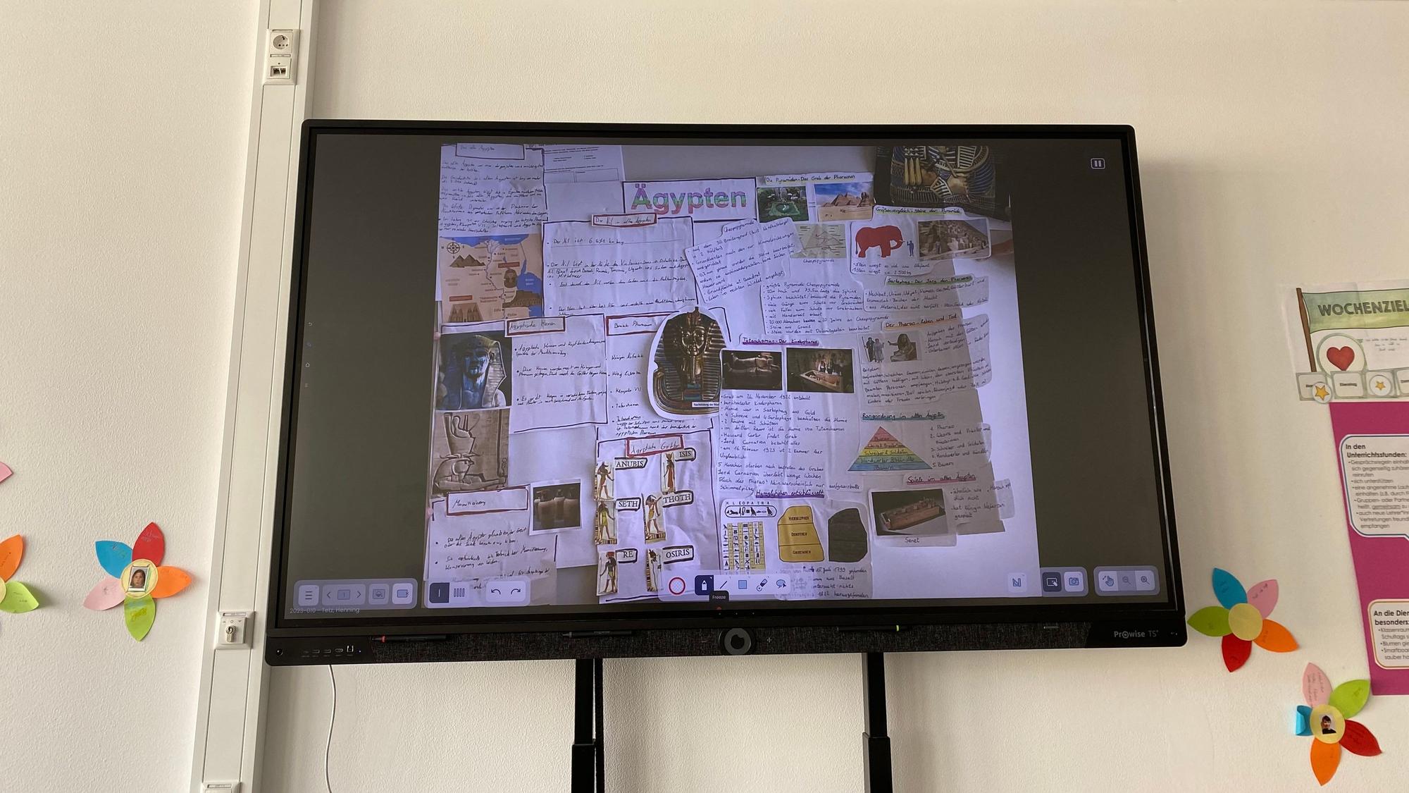 17.06.2024 Alfter: Statt Tafeln befinden sich in den Klassenräumen des Gymnasiums Alfter digitale Boards.