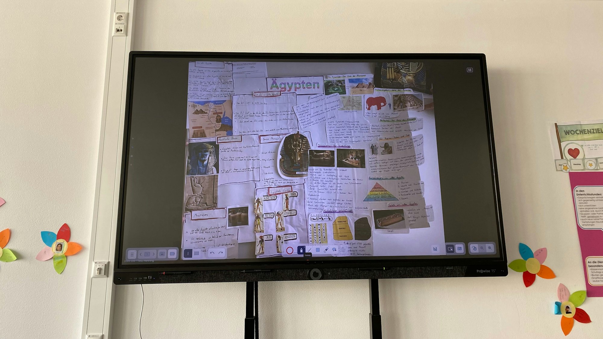 17.06.2024 Alfter: Statt Tafeln befinden sich in den Klassenräumen des Gymnasiums Alfter digitale Boards.