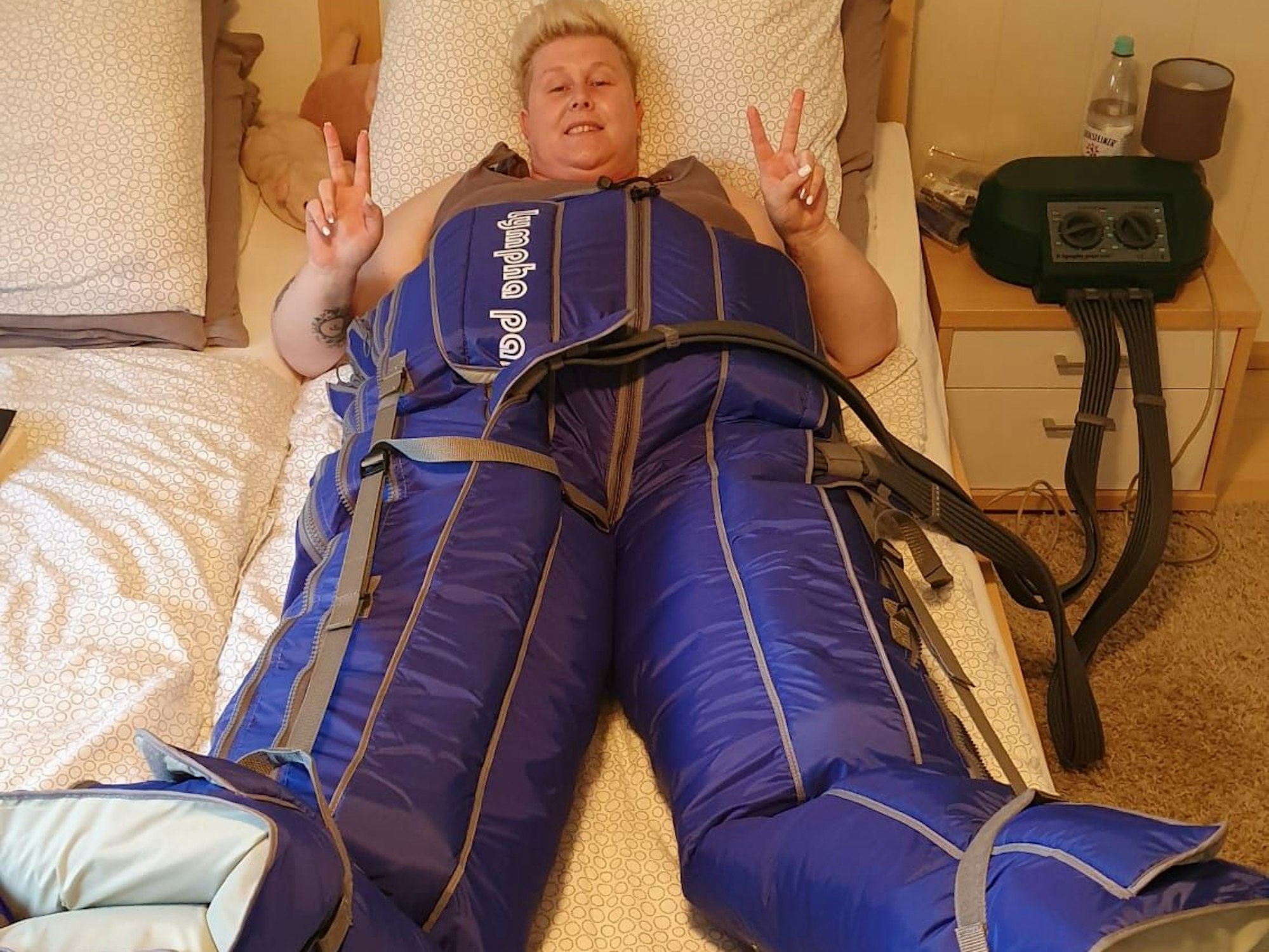 Claudia Steinhauer liegt im „Lymphomat“.