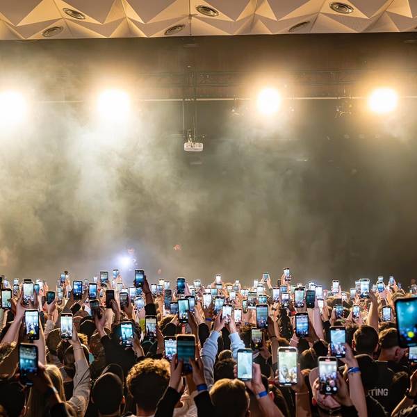 Alle Handys hoch: Teenies beim Konzert am Sonntag.