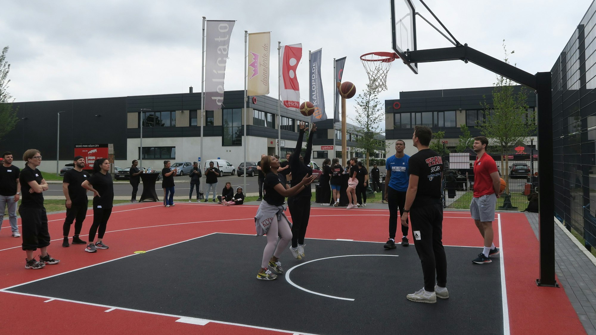 In Bickendorf gibt es einen neuen Streetball-Platz.