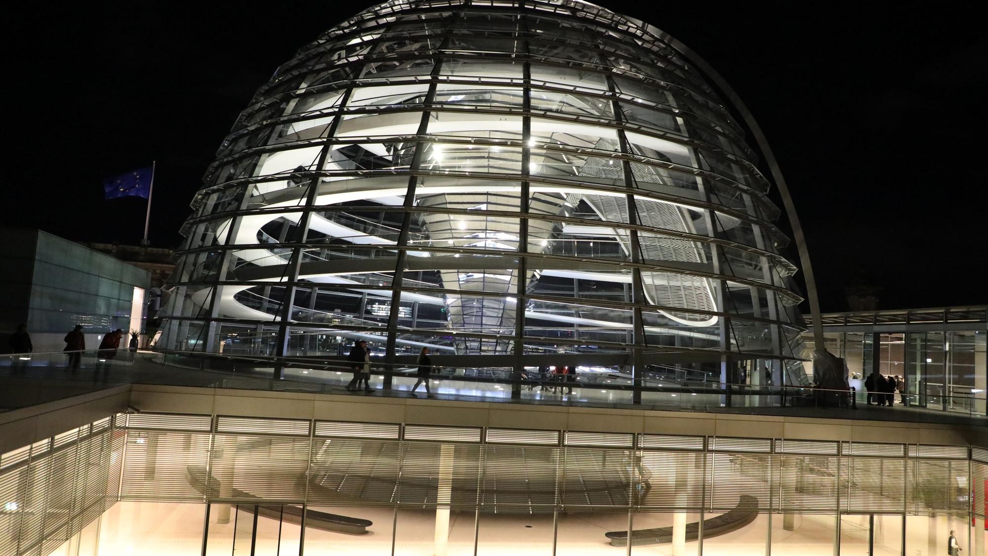 Das Foto zeigt die Kuppel des Reichstagsgebäudes