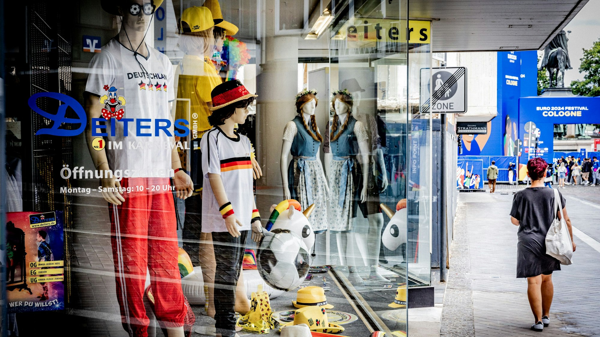 Auch die Deiters-Filiale auf der Gürzenich-Straße, direkt an der EM-Fanzone, profitiert vom Turnier im eigenen Land.