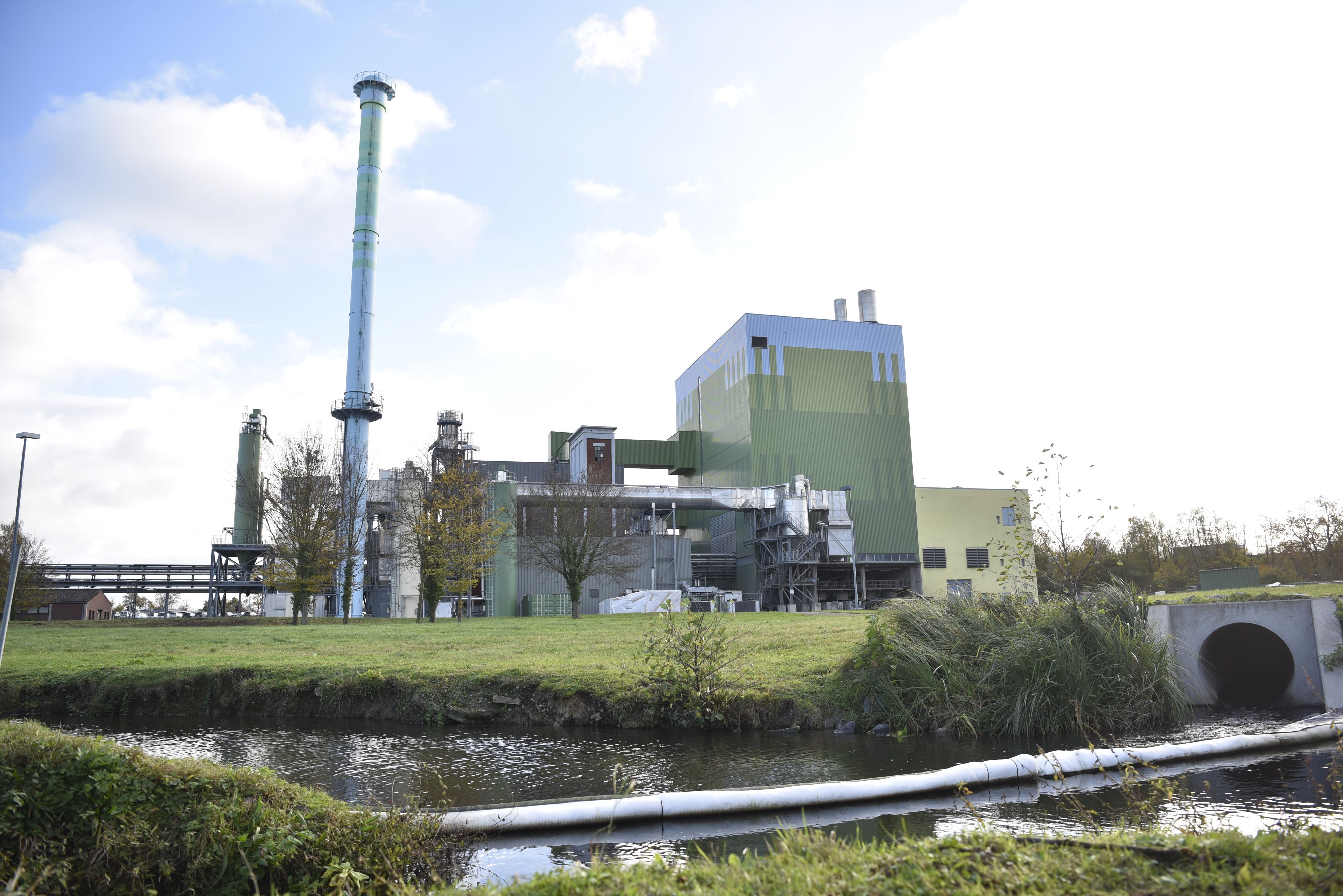 Das Bild zeigt das Mehrstoff-Kraftwerk und Gas-Kraftwerk von Smurfit Westrock.