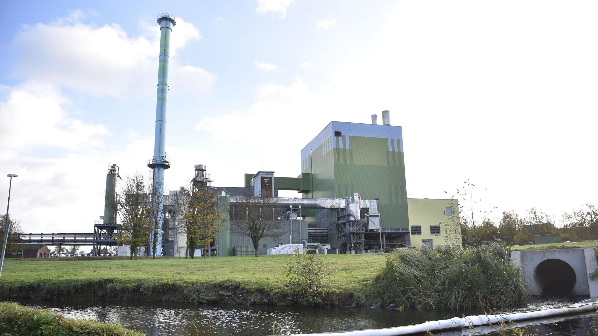 Das Bild zeigt das Mehrstoff-Kraftwerk und Gas-Kraftwerk von Smurfit Westrock.