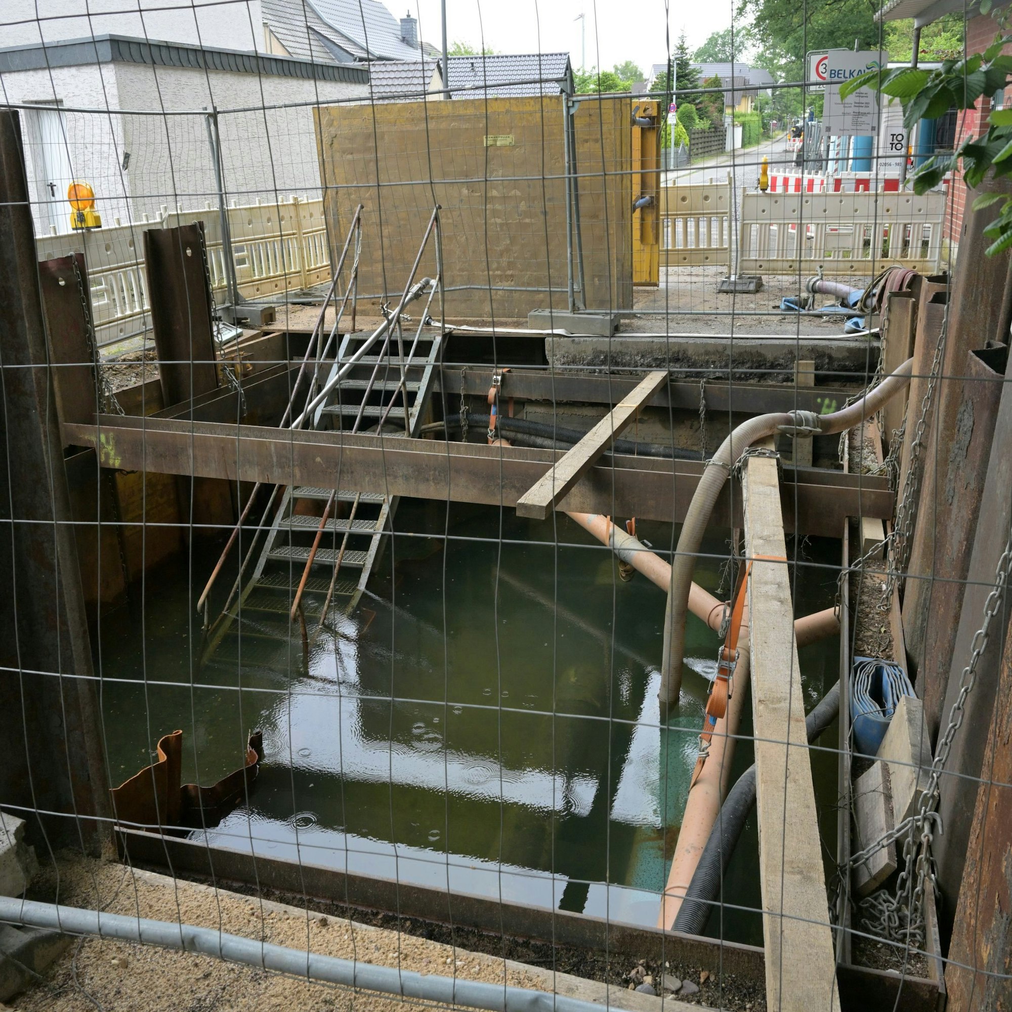 Auf der Kaule: Straßen sind offen und voller Wasser gelaufen.