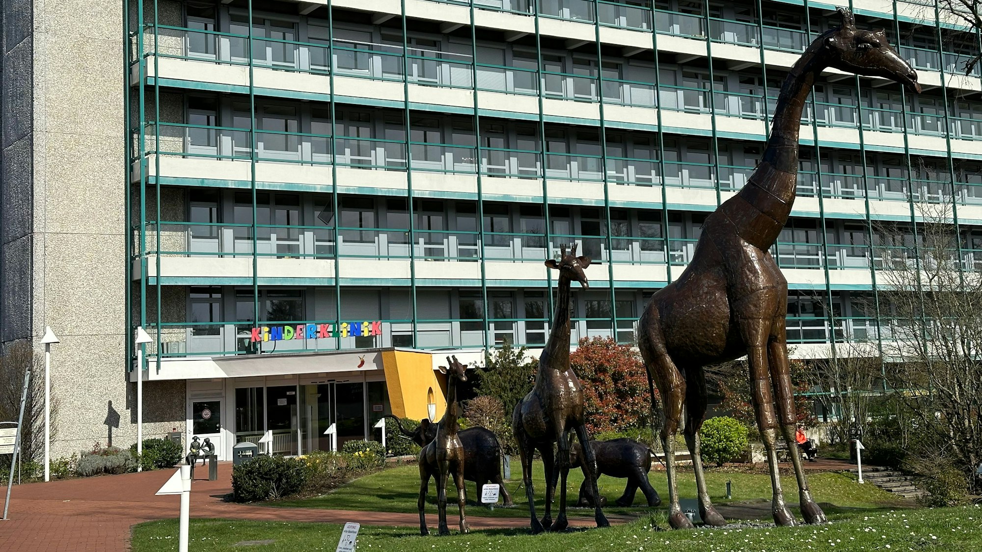Blick auf die Asklepios Kinderklinik.