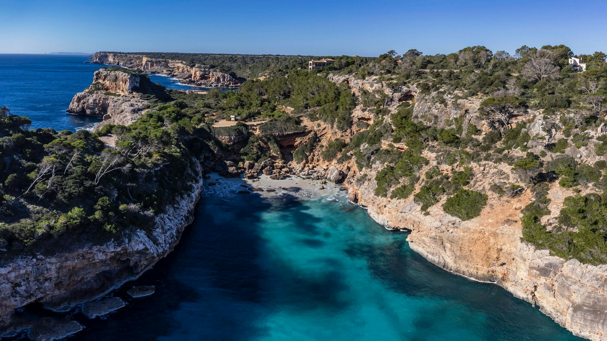Die Caló d'es Moro bei Santanyi auf Mallorca. So leer ist es dort im Sommer selten.