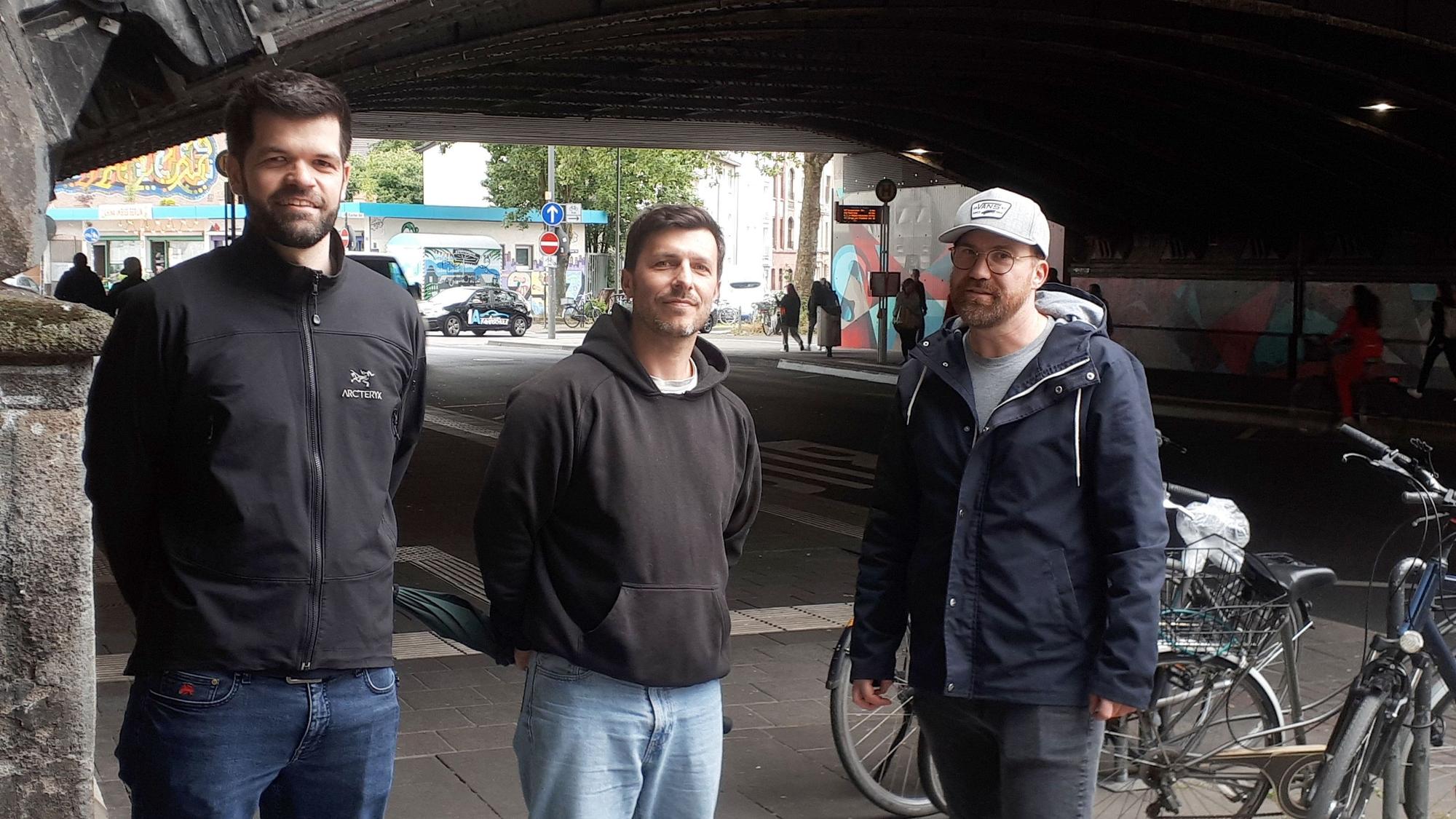 Sebastian Wenzel, Thomas Lison und Tom Körkemeier (v.l.) sorgen sich wegen der Verkehrsgefahren entlang der Escher Straße.