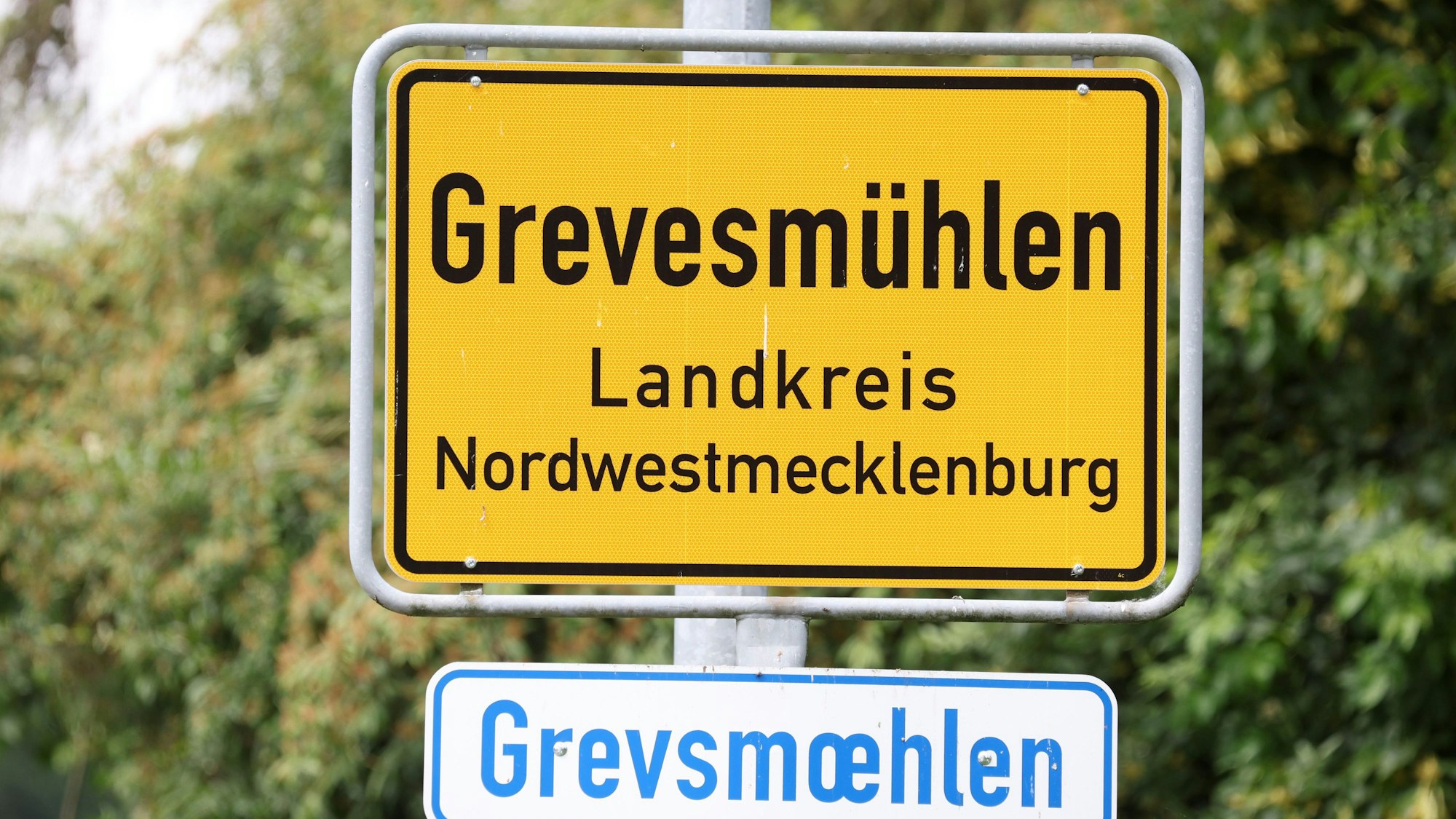 Eine Gruppe junger Leute soll am 14. Juni in Grevesmühlen zwei ghanaische Mädchen rassistisch beschimpft haben.