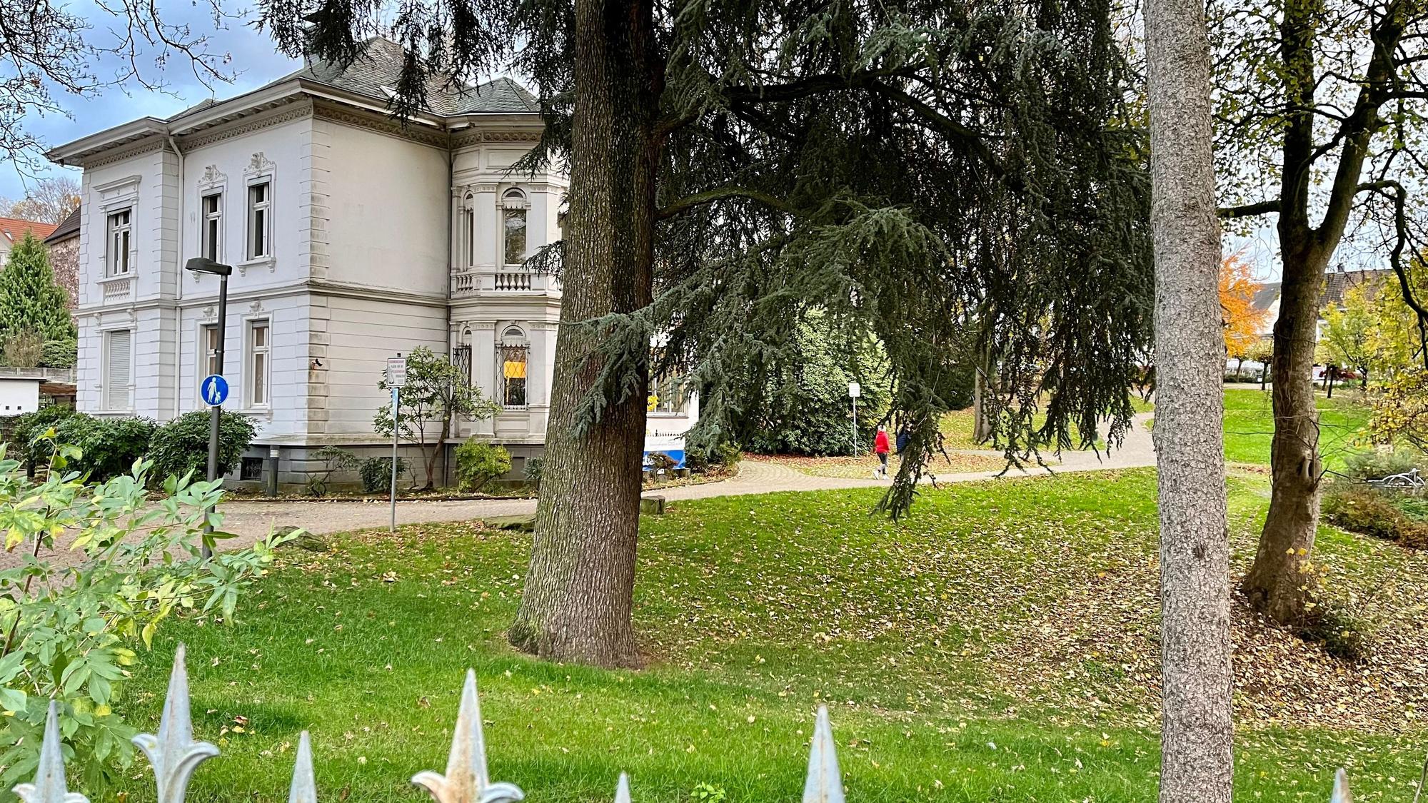 Blick auf die Villa Luchtenberg in Burscheid
