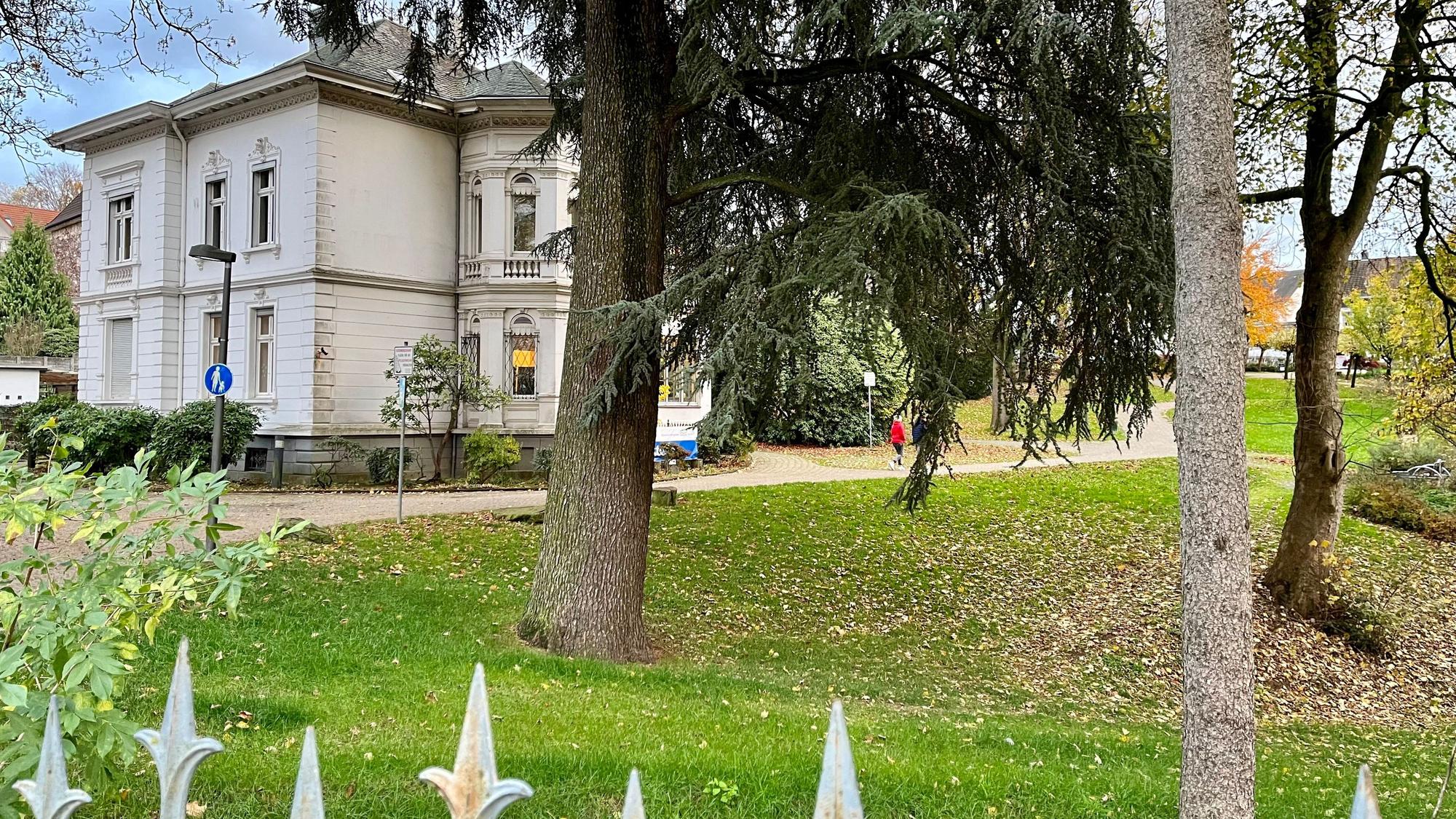 Blick in den Luchtenberg-Richartz-Park in der Burscheider Innenstadt.