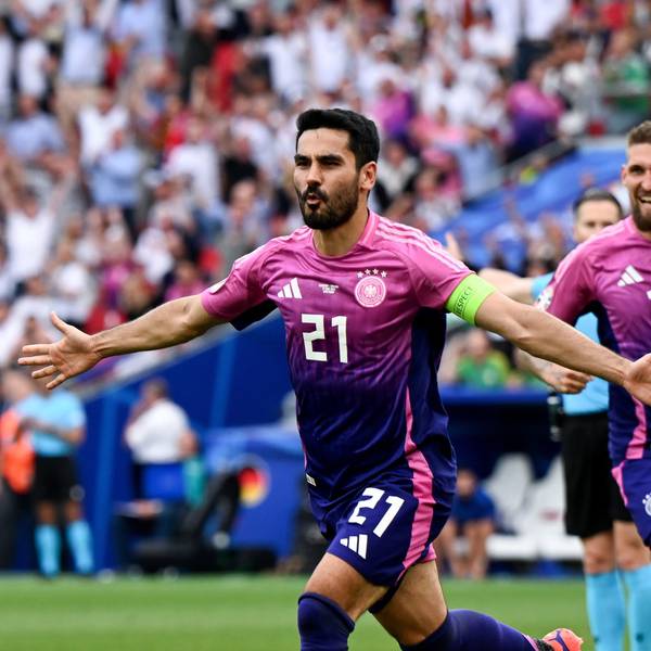 Deutschlands Ilkay Gündogan (l) jubelt nach seinem Tor zum 2:0 mit seinem Teamgefährten Robert Andrich.