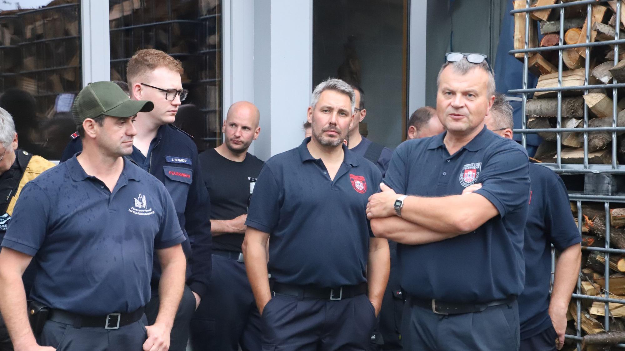 Die Übungsleitung, Thomas Wiel, Julius Schmidt, Andreas Becker, Frank Heimann, führten eine Nachbesprechung durch.