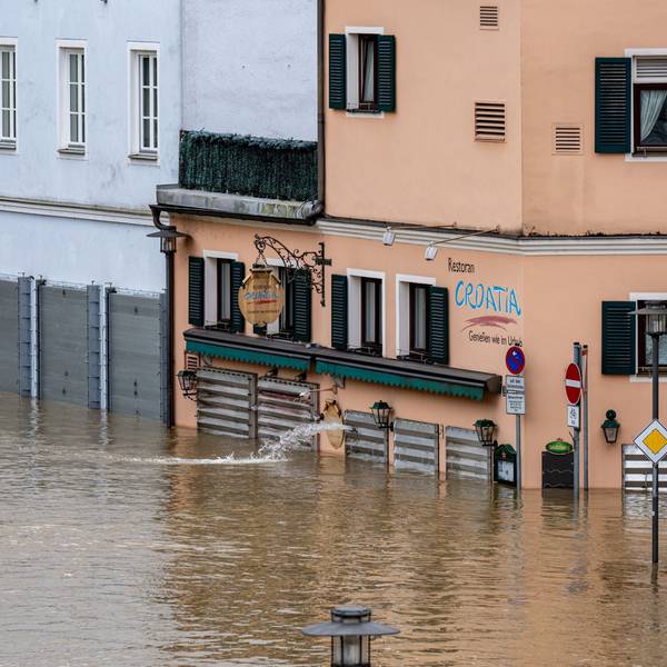 Teile der Altstadt von Passau sind vom Hochwasser der Donau überflutet. (Archivbild)