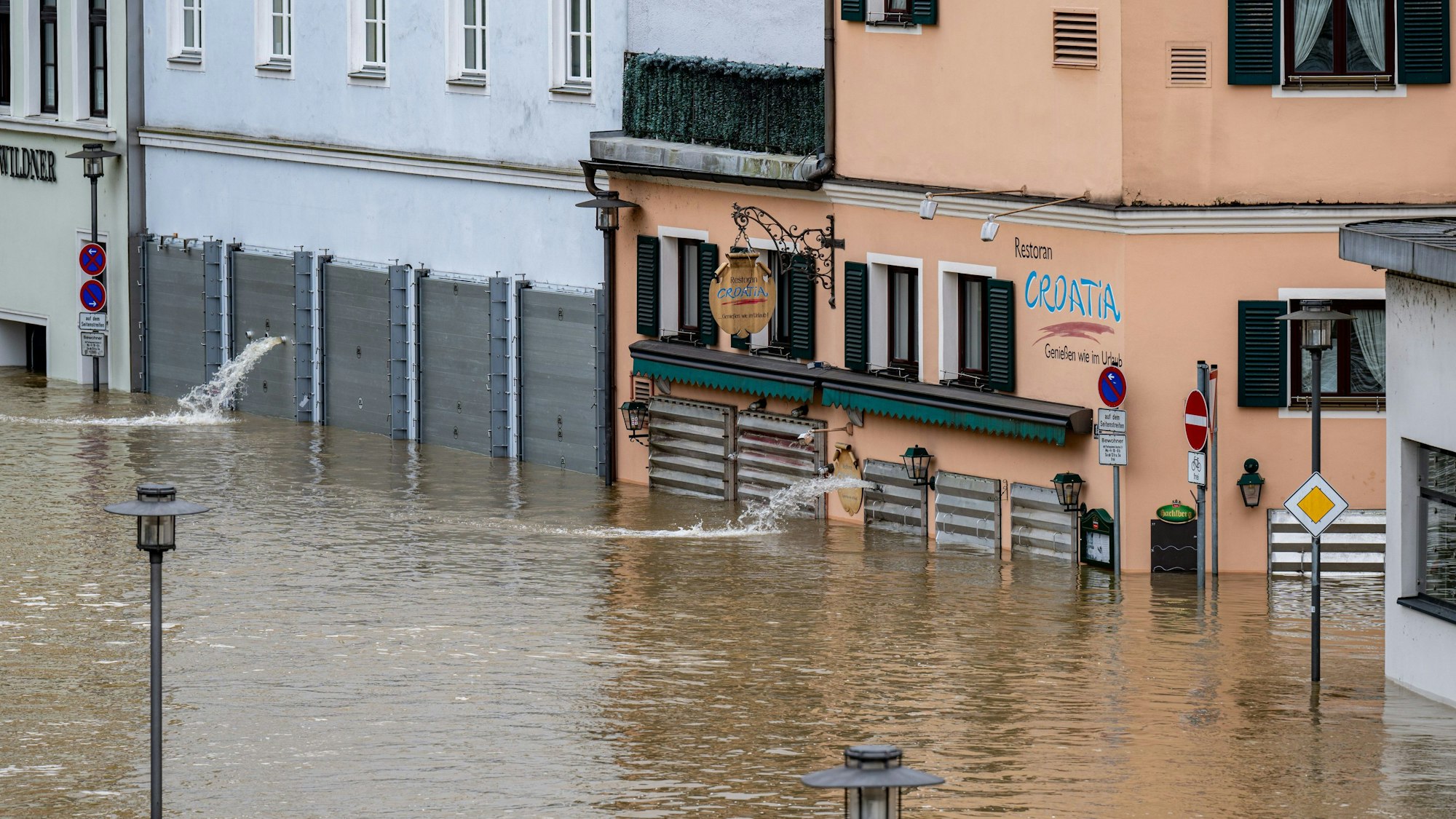 Passau: Teile der Altstadt sind vom Hochwasser der Donau überflutet.