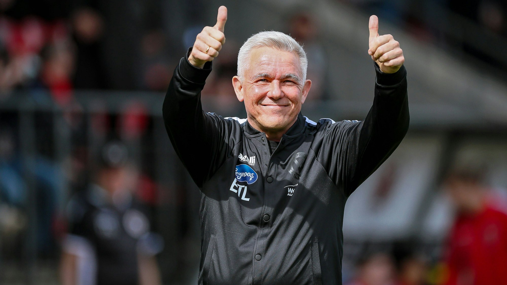 31.03.2024, Köln, Fußball, bwin 3. Liga Herren, Sportpark Höhenberg, 31. Spieltag, Saison 2023 2024, FC Viktoria Köln VfB Lübeck: Trainer Olaf Janßen Viktoria Köln jubelnd. DFB regulations prohibit any use of photographs as image sequences and or quasi-video. Nordrhein-Westfalen Deutschland *** 31 03 2024, Köln, Fußball, bwin 3 Liga Herren, Sportpark Höhenberg, 31 Spieltag, Saison 2023 2024, FC Viktoria Köln VfB Lübeck Trainer Olaf Janßen Viktoria Köln jubelnd DFB regulations prohibit any use of photographs as image sequences and or quasi video Nordrhein Westfalen Germany