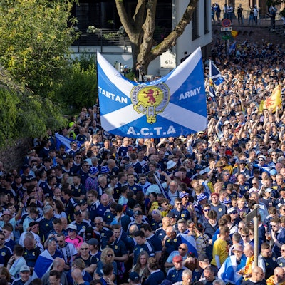 Ganz Köln in schottischer Hand: Der Fanmarsch der Schotten zum Stadion