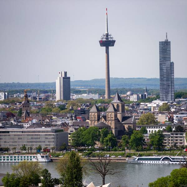 Panorama
Blick auf das linksrheinische Köln mit dem Fernsehturm Colonius.